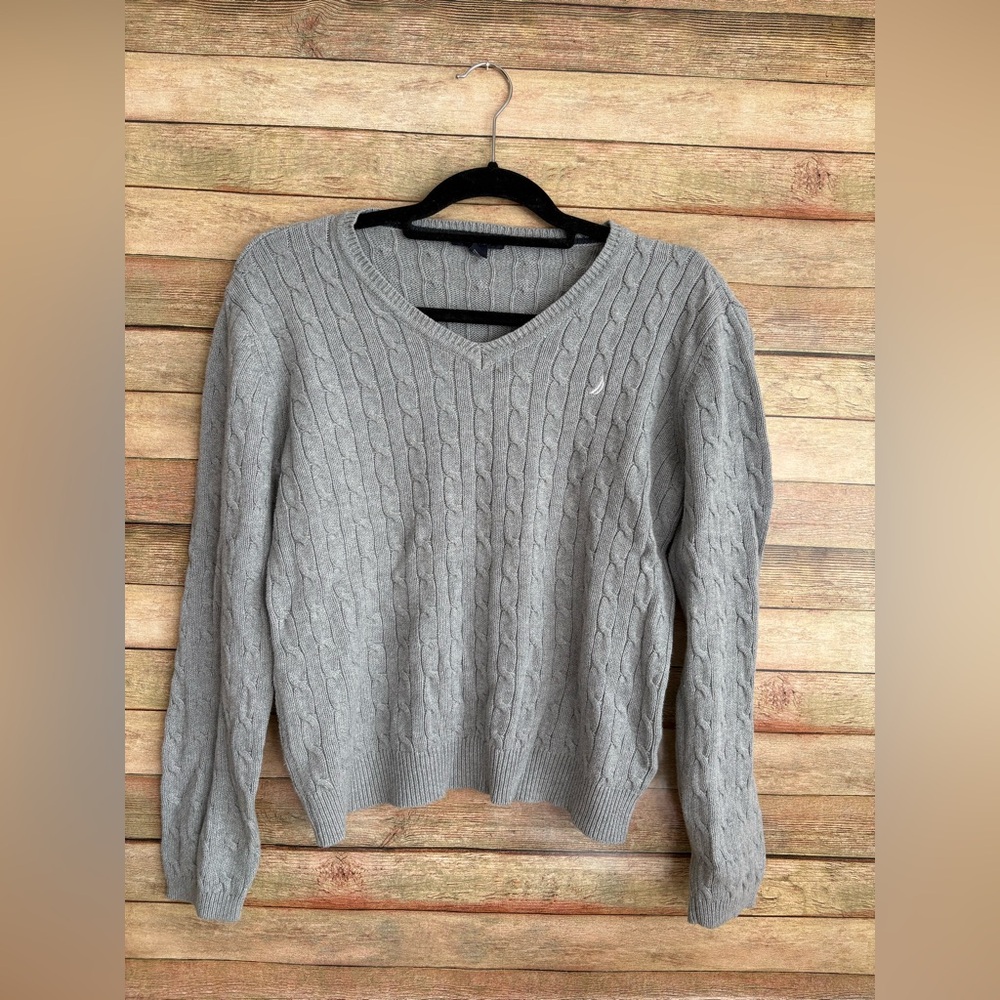 Vintage Y2K Gray Cable Knit V-Neck Sweater